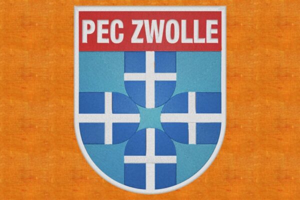 Het logo van PEC Zwolle toont een schild met witte kruizen op een blauwe achtergrond, wat verwijst naar het wapen van de stad Zwolle.